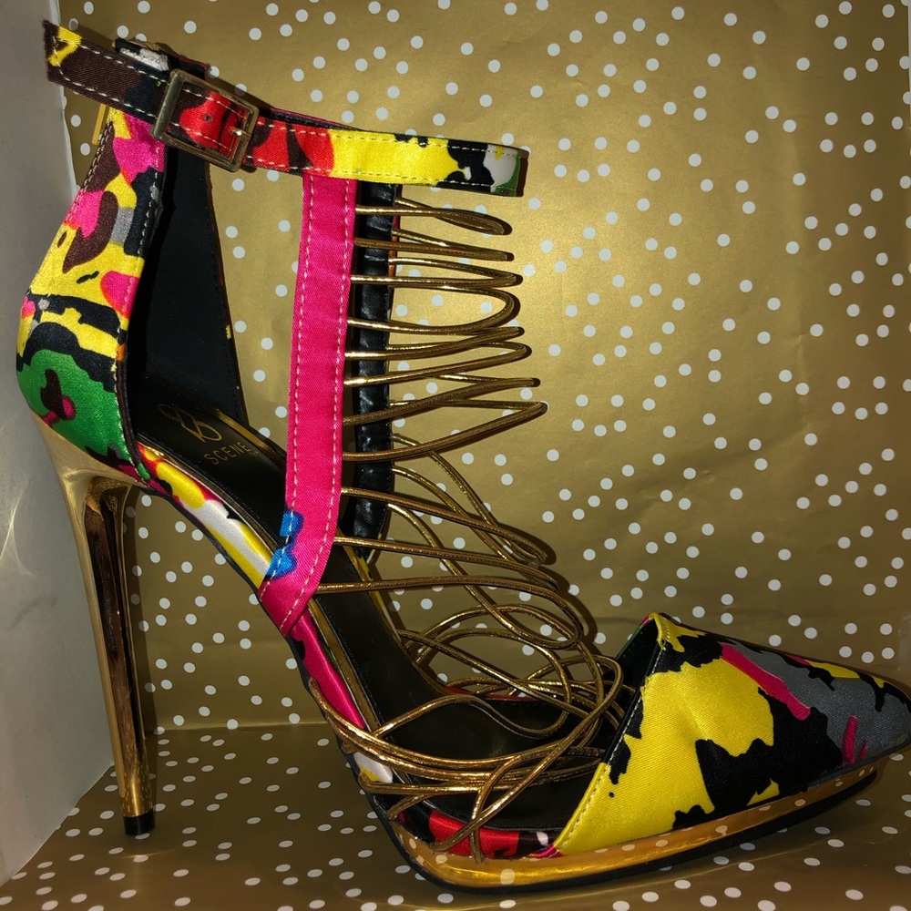 Strappy pumps